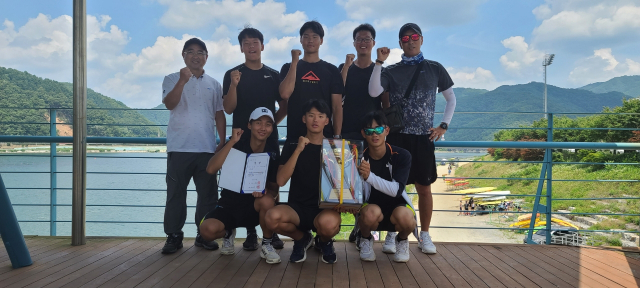 제14회 화천 평화배 전국조정대회에서 남고부 종합 우승을 차지한 대구전자공고 조정부 모습. 대구전자공고 제공