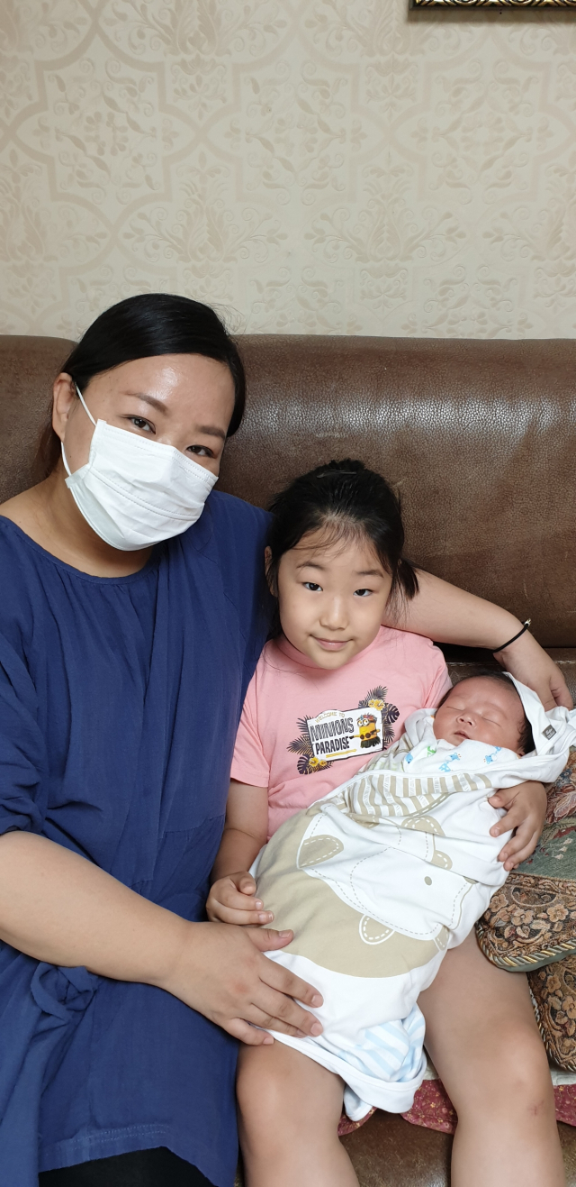 박선영(41)‧박하명(43) 부부 둘째 아들 성운(3.7kg·태명: 찹쌀이) 6월 4일 출생