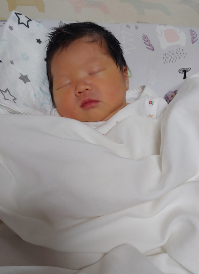 김민정(42)‧김경한(42) 부부 셋째 딸 통통이(3.1kg) 6월 28일 출생