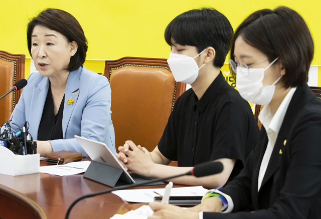 정의당 심상정 대표가 14일 오전 서울 여의도 국회에서 열린 의원총회에서 발언하고 있다. 연합뉴스