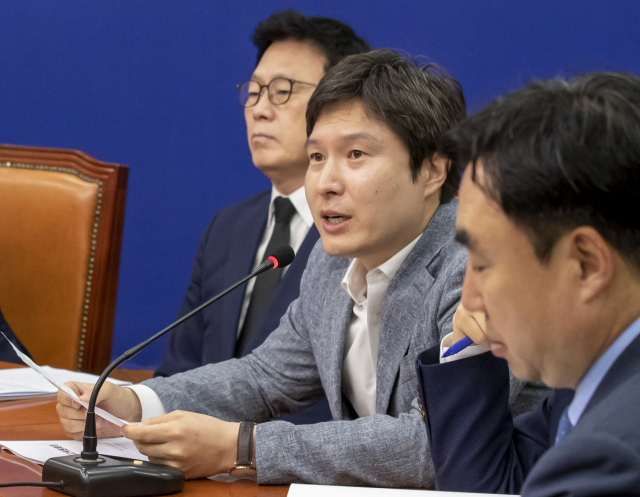 더불어민주당 김해영 최고위원이 13일 오전 서울 여의도 국회에서 더불어민주당 최고위원회의에서 발언하고 있다. 연합뉴스