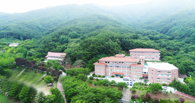 대구교육팔공산수련원 전경. 이곳은 지역민을 위해 본원 야영장과 교육가족캠핑장 등 야영장 2곳을 개방한다. 대구시교육청 제공