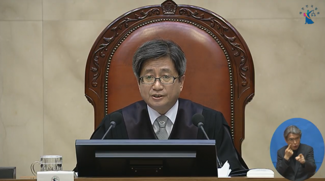 김명수 대법원장이 16일 이재명 경기도지사 관련 선고 요지를 낭독하고 있다. 대법원 유튜브채널 캡쳐