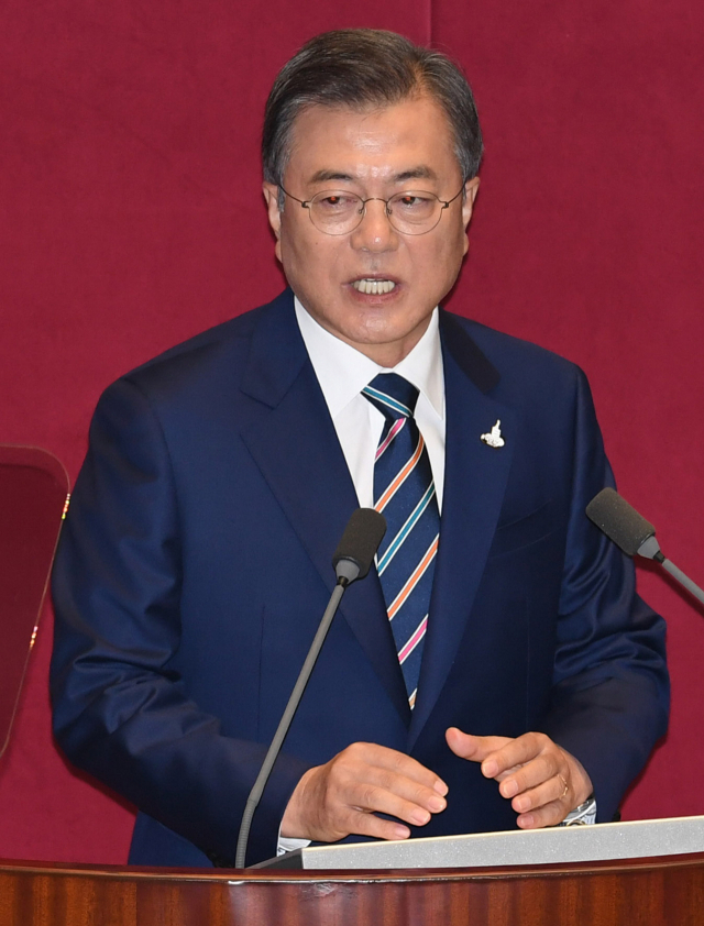 문재인 대통령이 16일 국회 본회의장에서 열린 제21대 국회 개원식에서 개원축하 연설을 하고 있다. 연합뉴스