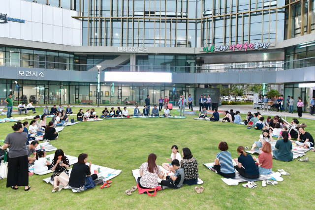 고령군이 지난해 국민행복지수조사 삶의 만족도 부문에서 전국 1위를 차지했다. 사진은 군민소통간담회 장면. 고령군.