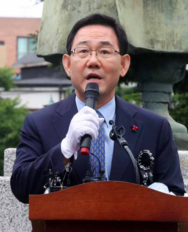 미래통합당 주호영 원내대표가 19일 서울 종로구 이화장에서 열린 이승만 전 대통령 서거 55주기 추모식에서 추모사를 하고 있다. 연합뉴스