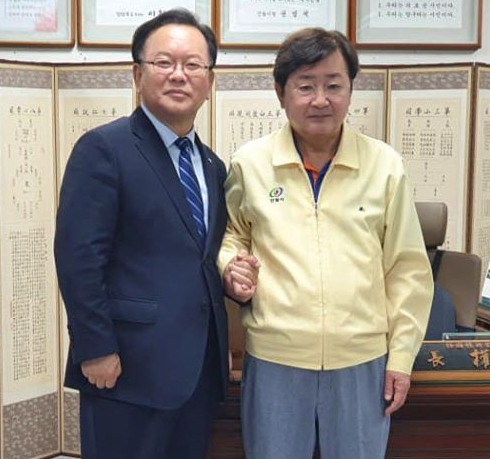 김부겸 전 국회의원(왼쪽), 권영세 안동시장. 김부겸 전 의원 페이스북