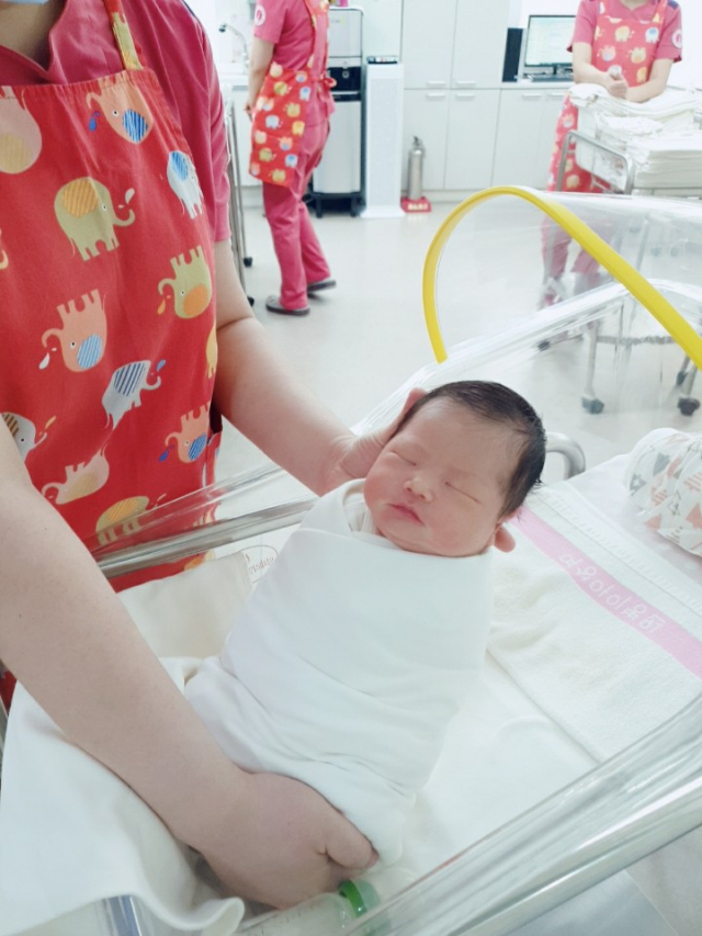박혜란(31)·장민규(34) 부부 첫째 딸 장군이(3.2㎏) 7월 7일 출생