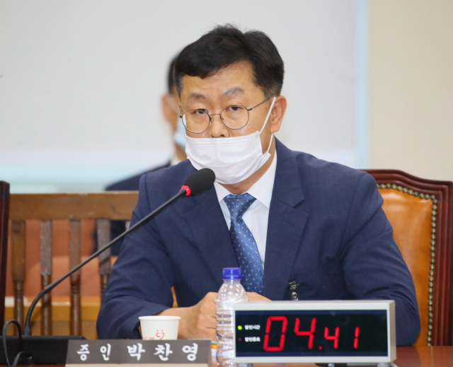 고 최숙현 선수 사건과 관련해 증인으로 출석한 박찬영 경주경찰서장이 20일 국회 행정안전위원회에서 열린 김창룡 경찰청장 후보자 인사청문회에서 질의에 답변하고 있다. 연합뉴스