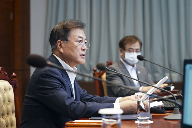 문재인 대통령이 20일 오후 청와대에서 수석·보좌관 회의를 주재하고 있다. 연합뉴스
