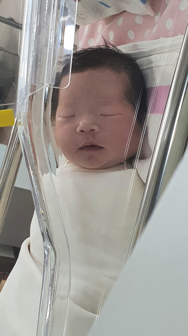 한주연(31)·이수광(34) 부부 둘째 딸 반짝이(3.3㎏) 7월 7일 출생