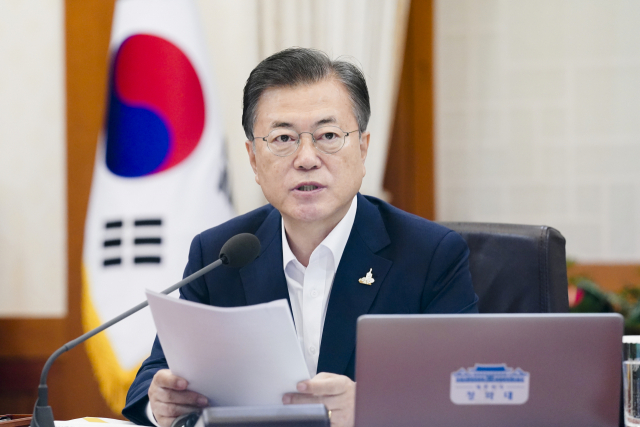 문재인 대통령이 21일 오전 청와대에서 국무회의를 주재하고 있다. 연합뉴스