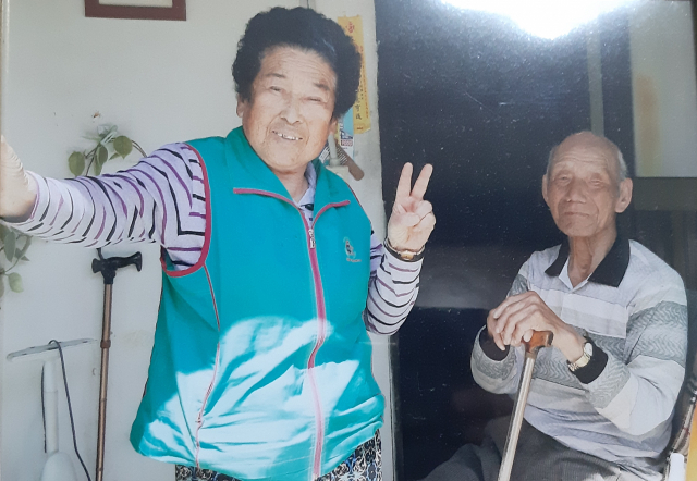 부인 나정순 씨와 함께 찍은 남편 여오동(오른쪽) 씨의 생전모습. 본인제공.