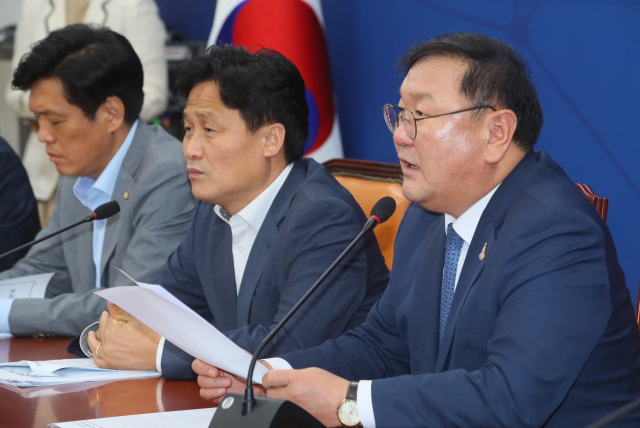더불어민주당 김태년 원내대표가 23일 국회에서 열린 정책조정회의에서 발언하고 있다. 연합뉴스
