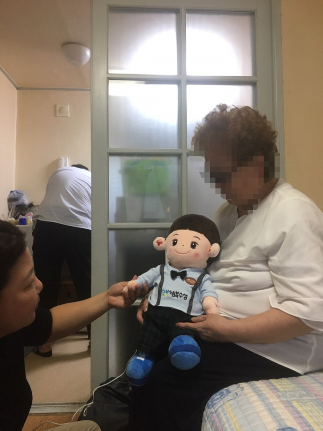대구 수성구청이 홀몸노인들에게 배부한 