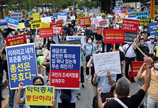 25일 오후 서울 중구 예금보험공사 앞에서 열린 
