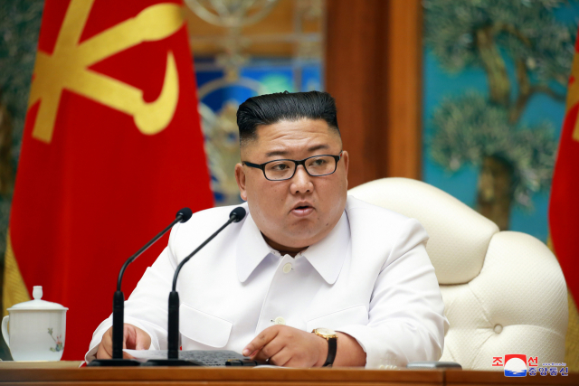 북한 노동당 중앙위원회 정치국이 25일 신종 코로나바이러스 감염증(코로나19)으로 의심되는 탈북민이 개성을 통해 월북한 것과 관련해 비상확대회의를 긴급 소집했다고 조선중앙통신이 26일 보도했다. [국내에서만 사용가능. 재배포 금지. For Use Only in the Republic of Korea. No Redistribution] 연합뉴스
