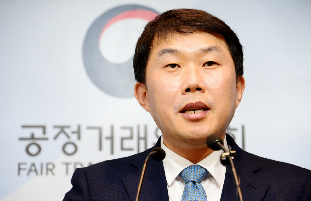 정진욱 공정거래위원회 기업집단국장이 29일 정부세종청사에서 브리핑하고 있다. 연합뉴스