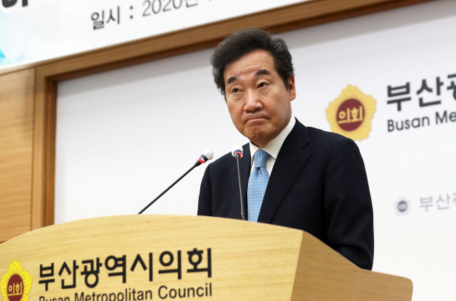 이낙연 더불어민주당 당 대표 후보가 28일 오전 부산시의회 브리핑룸에서 부산 언론인과 기자회견을 하고 있다. 연합뉴스