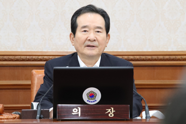 정세균 국무총리가 31일 정부서울청사에서 열린 임시 국무회의를 주재하고 있다. 연합뉴스