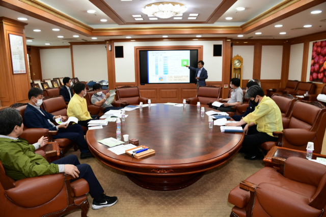지난달 31일 김천형일자리 모델 개발을 위한 용역보고회가 시청 접견실에서 열렸다. 김천시 제공