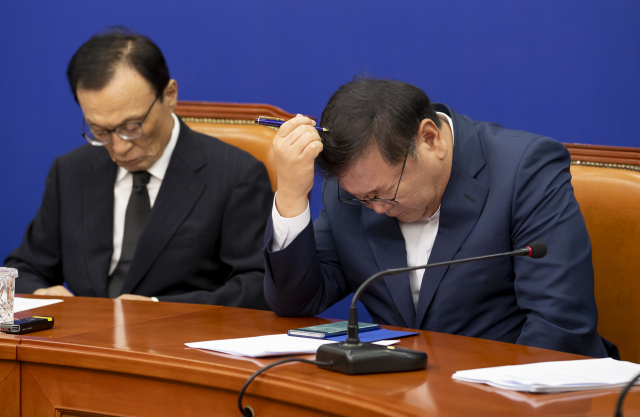 13일 오전 서울 여의도 국회에서 더불어민주당 최고위원회의가 열리고 있다. 연합뉴스