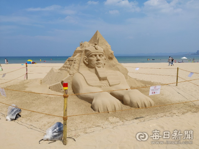 포항시 영일대해수욕장에 들어선 이집트 