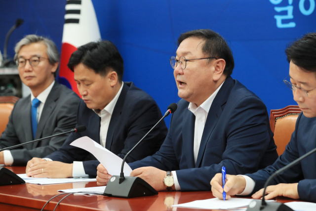 더불어민주당 김태년 원내대표가 지난 6일 오전 서울 여의도 국회에서 열린 정책조정회의에서 발언하고 있다. 연합뉴스
