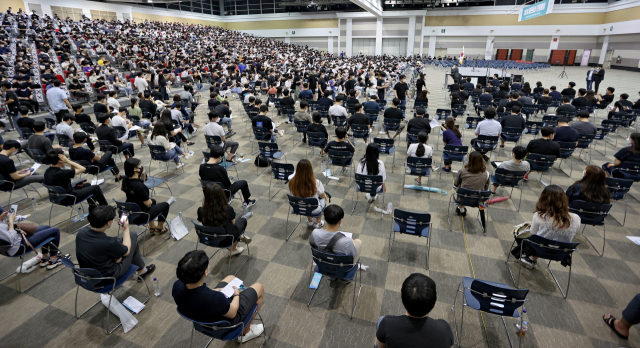 의과대학 정원 확대에 반대하며 전국의 전공의가 집단휴진에 들어간 7일 오전 대구 북구 엑스코에서 열린 