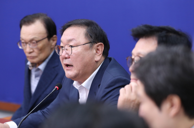 더불어민주당 김태년 원내대표가 7일 오전 서울 여의도 국회에서 열린 최고위원회의에서 발언하고 있다. 연합뉴스