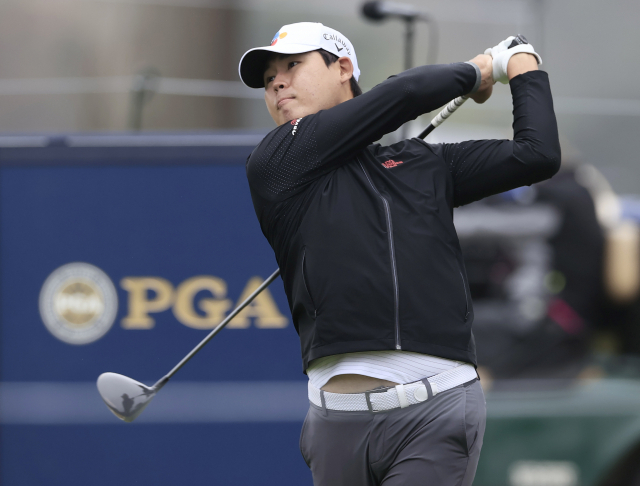 김시우가 5일(현지시간) 미국 샌프란시스코의 TPC 하딩 파크에서 열린 미국프로골프(PGA) 챔피언십 연습 라운드 1번 홀에서 티샷을 날리고 있다. 연합뉴스