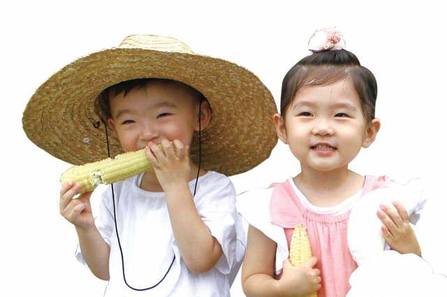 10옥수수 먹는 아이들
