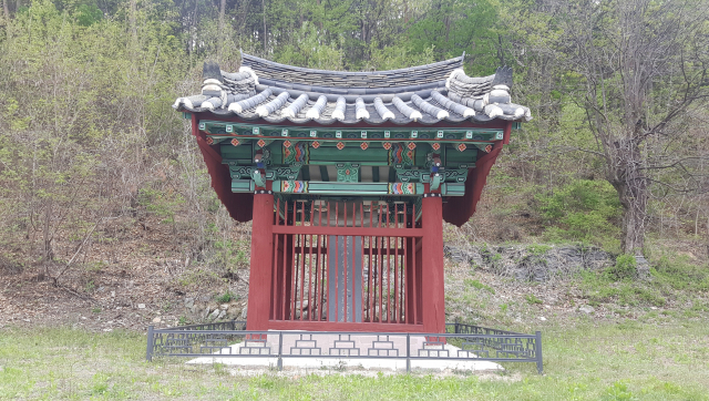 화산 이씨 12세 손인 이장발의 공덕을 기리기 위해 세운 유허비. 봉화군 제공