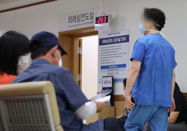 의과대학 정원 증원에 반대하는 의사단체가 파업을 예고한 가운데 대한전공의협의회는 7일, 대한의사협회는 오는 14일 파업에 각각 돌입한다. . 연합뉴스