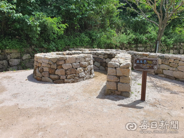 우암 송시열 선생 집거지 인근에 설치된 옛 화장실 모습. 내륙지방에서는 찾아볼 수 없는 제주도식 형태를 띄고 있다. 신동우 기자