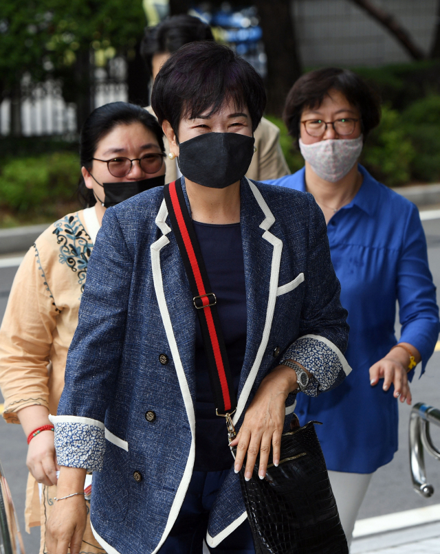 1심 선고 공판에 출석하고 있는 손혜원 전 의원. 연합뉴스DB