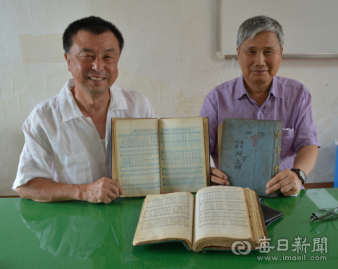 박건한 목사(오른쪽)와 조원경 목사가 일제강점기 경북 청송에서 있었던 