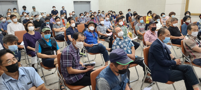안동시는 상아동 일대 수소연료전지 발전소 건립과 관련해 사업설명회를 13일 개최하고 주민들의 의견을 수렴했다. 엄재진 기자