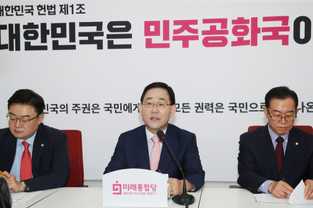 미래통합당 주호영 원내대표가 14일 서울 여의도 국회에서 열린 취임 100일 기자간담회에서 소회를 밝히고 있다. 연합뉴스