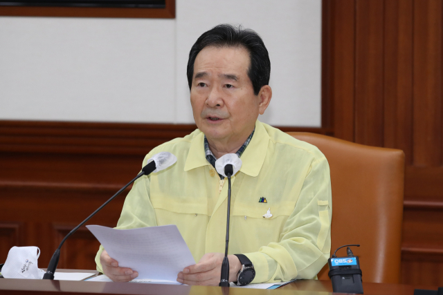 정세균 국무총리가 15일 오후 서울 종로구 정부서울청사에서 열린 긴급 중앙재난안전대책본부(중대본) 회의에서 발언하고 있다. 정 총리는 이날 중대본 회의에서 