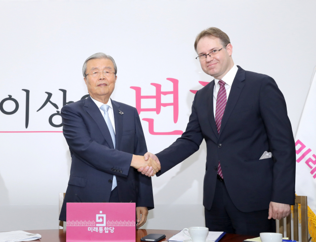 미래통합당 김종인 비상대책위원장이 26일 오전 서울 여의도 국회에서 슈테판 잠제 