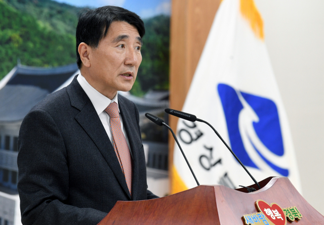 전우헌 경북도 경제부지사가 지난해 2월 SK하이닉스 반도체 특화 클러스터 입지가 구미가 아닌 용인으로 결정된 데 따른 경북도 입장을 발표하고 있다. 경북도 제공