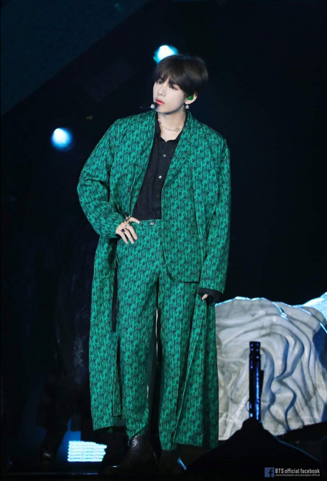 사진. 방탄소년단 뷔 / 방탄소년단 페이스북
