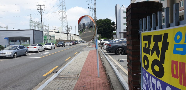경기 침체를 겪고 있는 경북 구미국가산업단지는 가동률 하락에다 휴가철까지 겹쳐 썰렁한 분위기를 보이고 있다. 구미 1산단 일대 전경.