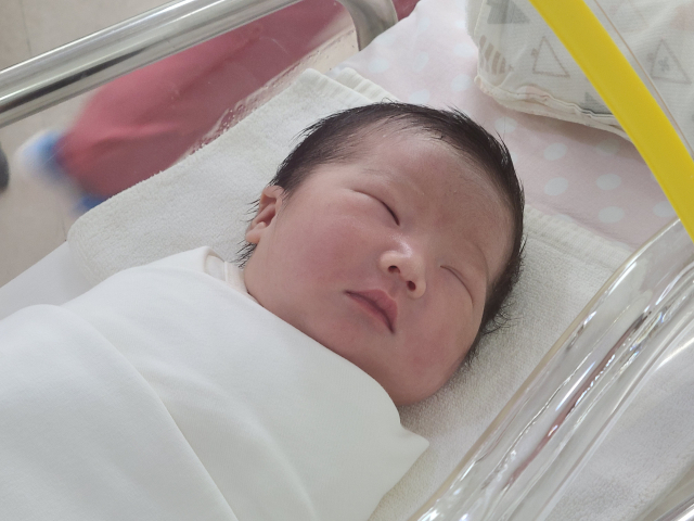 이서영(40)·김정우(40) 부부 셋째 딸 사랑이(3.3㎏) 8월 1일 출생