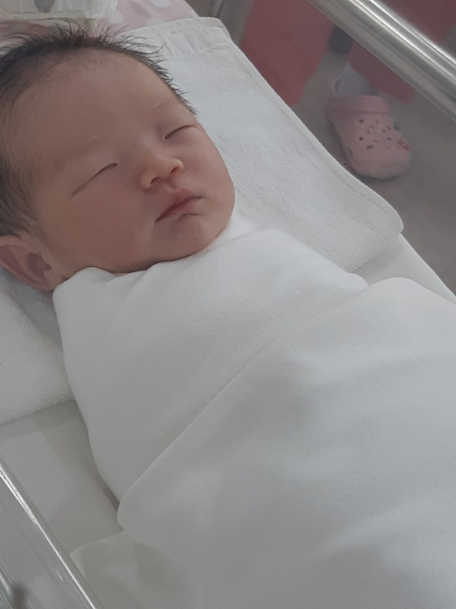 홍유리(35)·반종호(38) 부부 첫째 딸 튼튼이(3.3㎏) 8월 1일 출생