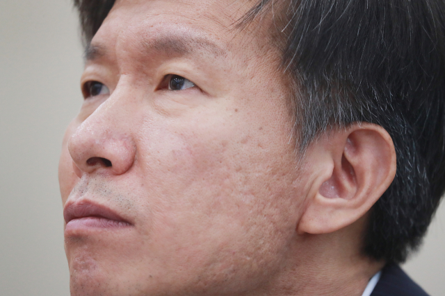 김대지 국세청장 후보자가 19일 국회 기획재정위원회에서 열린 인사청문회에서 의원들의 질의를 듣고 있다. 연합뉴스