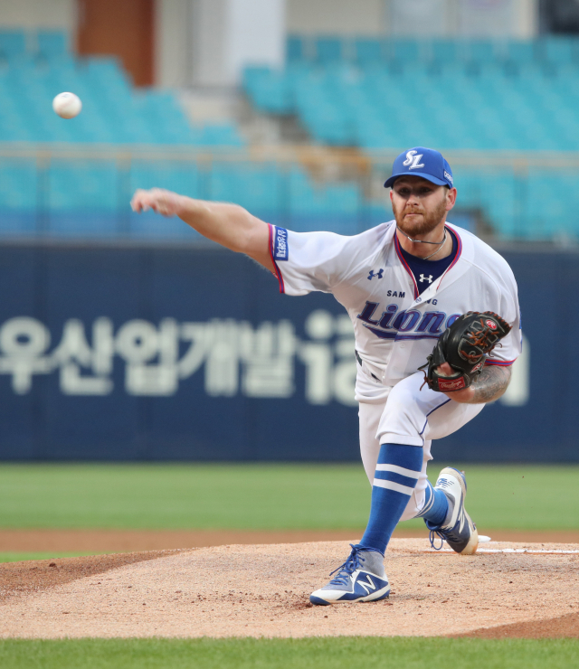 삼성라이온즈가 18일 벤 라이블리와 재계약을 마치면서 외인선수 구성을 모두 마쳤다. 사진은 라이블리가 마운드에서 투구하는 모습. 삼성라이온즈 제공