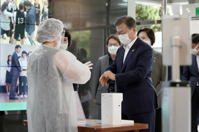 문재인 대통령이 지난 18일 한국판 뉴딜 10대 과제 중 하나인 
