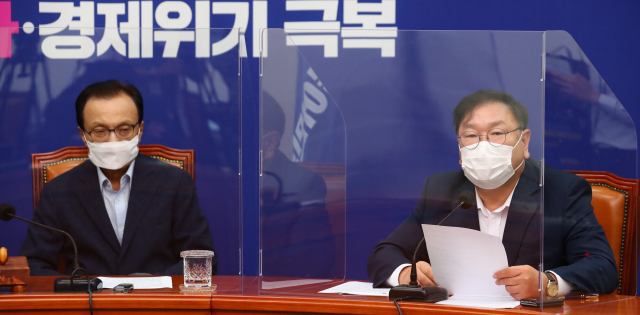 더불어민주당 김태년 원내대표가 24일 오전 국회에서 열린 최고위원회의에서 발언하고 있다. 연합뉴스